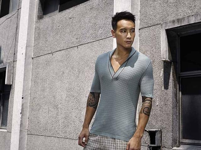 她曾是樂壇一代天后，感情史豐富換男友如換衣服，如今滿臉玻尿酸