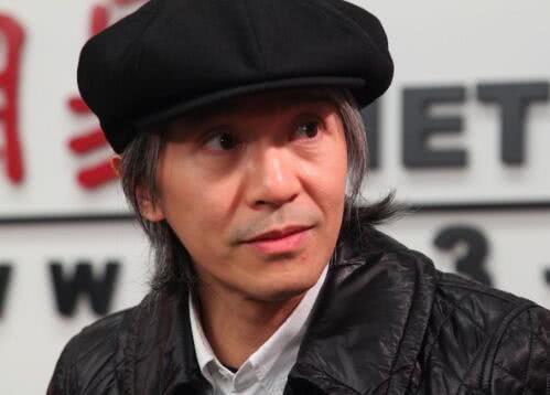 他和王寶強兄弟相稱，跑龍套十年，如今娶大6歲央視主播