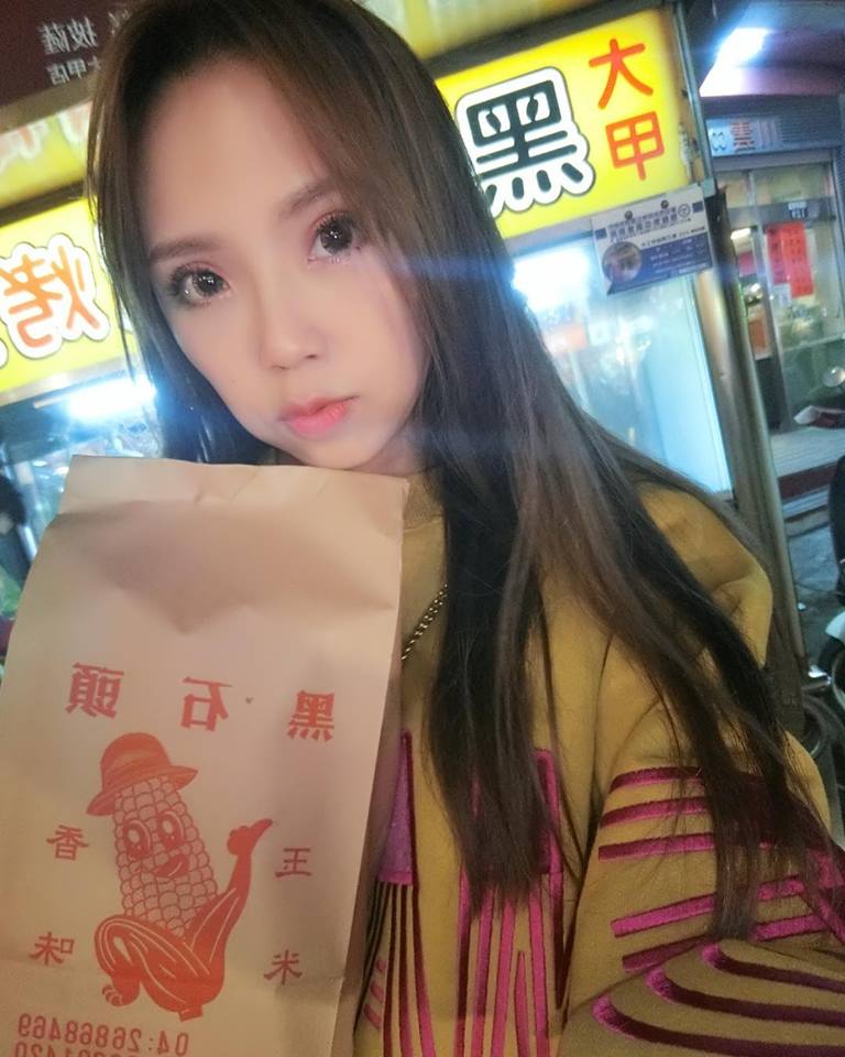焦點完全模糊！長髮正妹「VivianLiao」吃火鍋讓人視線盯著猛看