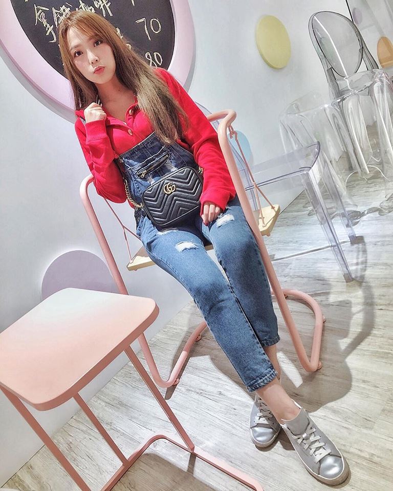 焦點完全模糊！長髮正妹「VivianLiao」吃火鍋讓人視線盯著猛看