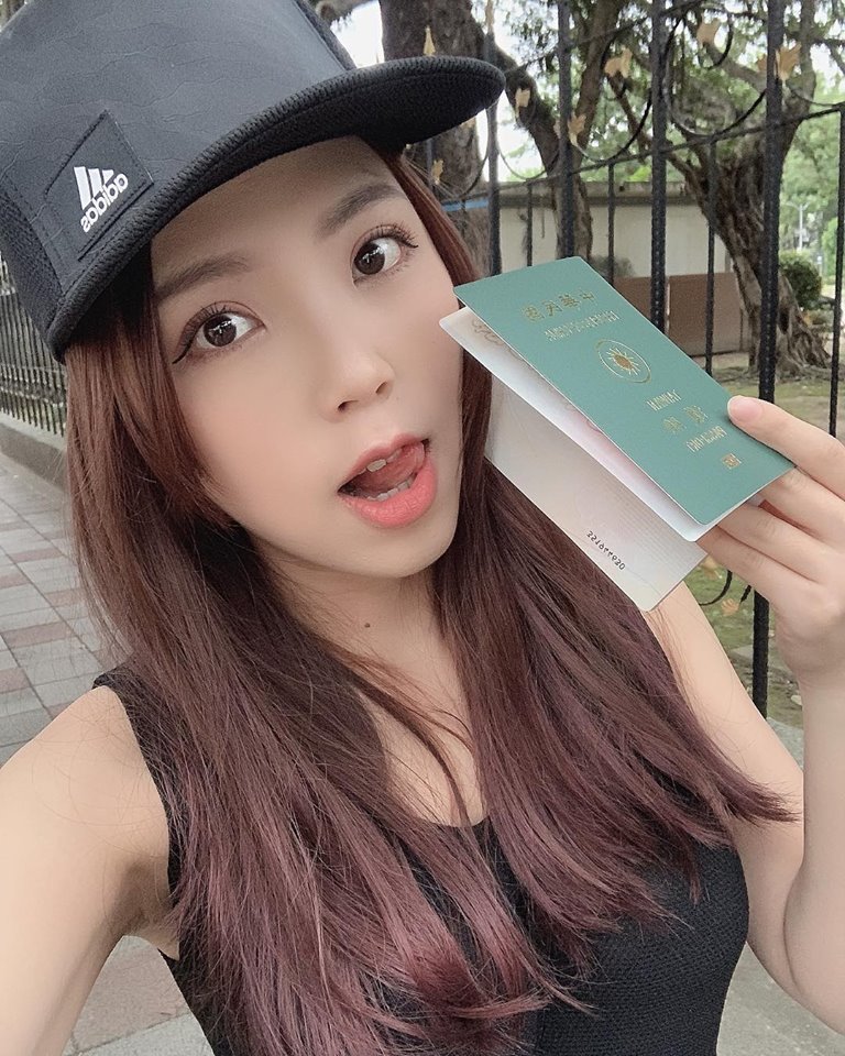 焦點完全模糊！長髮正妹「VivianLiao」吃火鍋讓人視線盯著猛看