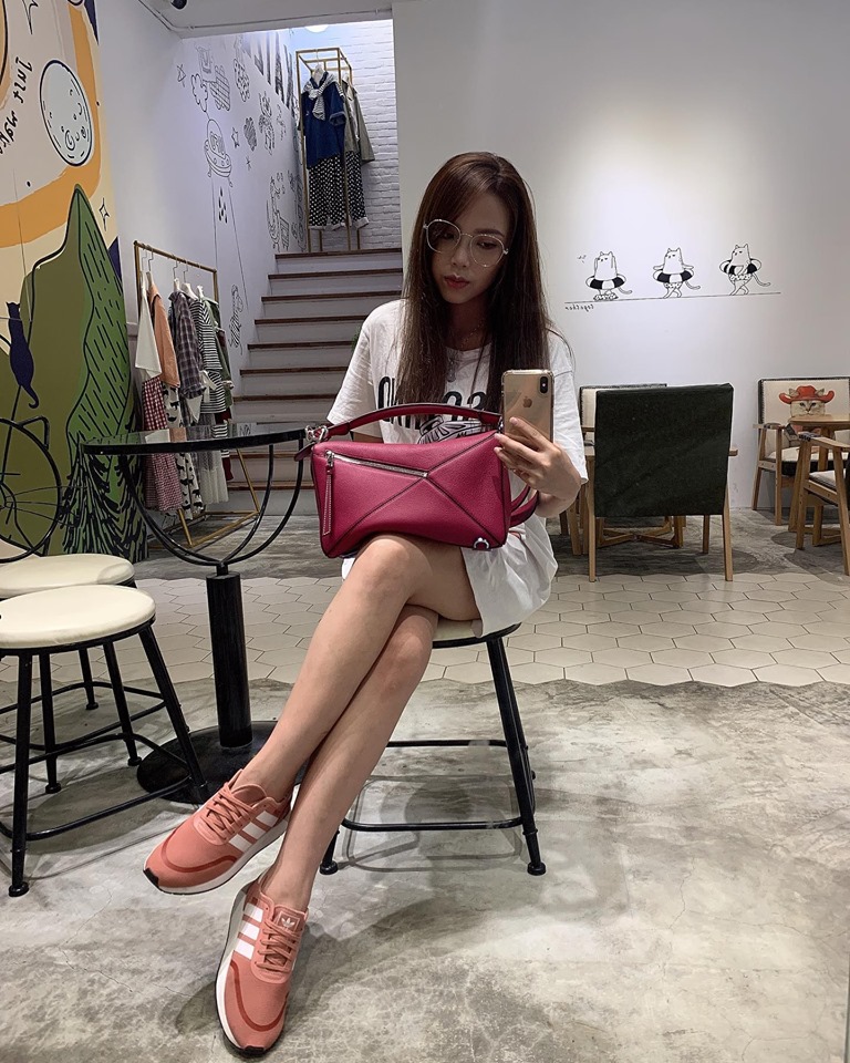焦點完全模糊！長髮正妹「VivianLiao」吃火鍋讓人視線盯著猛看