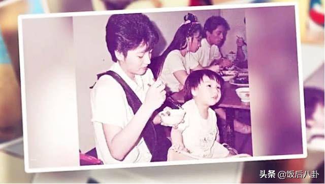 54歲雪梨攜女兒接受採訪，如今滿臉皺紋，衰老自此，女兒竟長得這麼像她