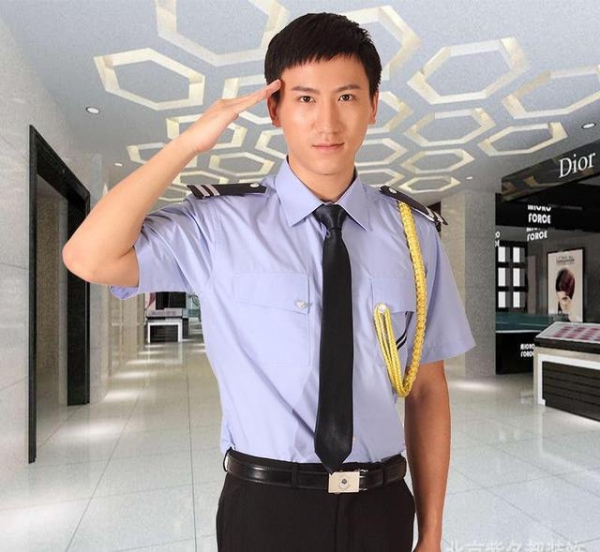 26歲保全戀上42歲清潔阿姨，結果在一起不到一年，阿姨的「難言之隱」讓男生苦不堪言！