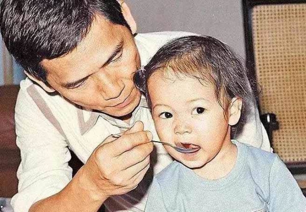 侯佩岑母親「２度搶閨蜜老公」直至當了29年小三後，在侯佩岑大婚之日「含淚道歉」