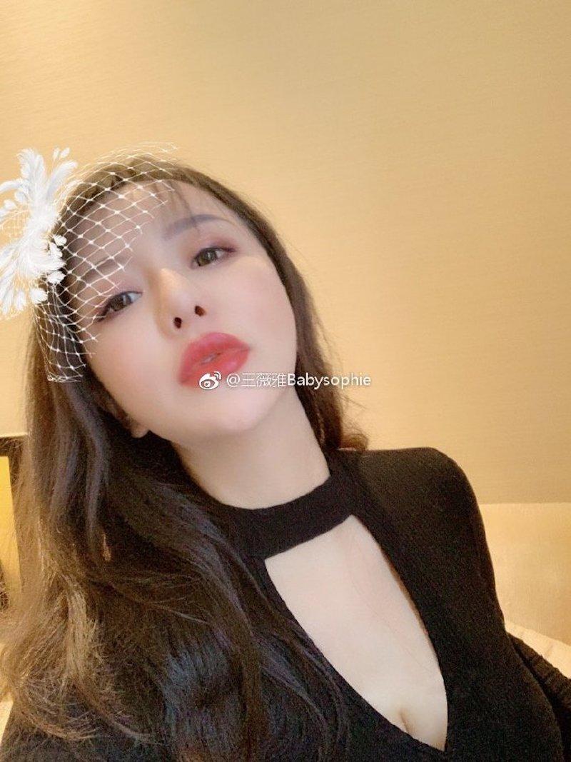 畫面過於猛！歐美派正妹「王薇雅」自拍曲線逼人 ～