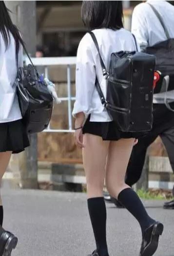 日本女高中生的裙子到底有多短？最後一張，叫人受不了啊！！