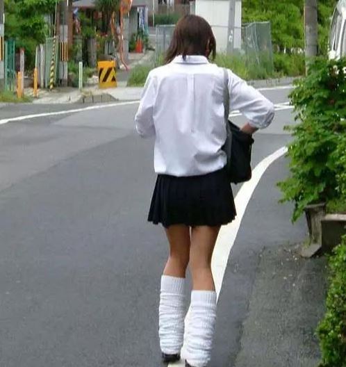 日本女高中生的裙子到底有多短？最後一張，叫人受不了啊！！