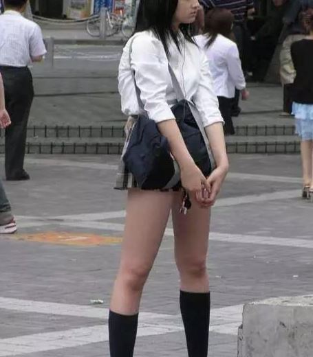 日本女高中生的裙子到底有多短？最後一張，叫人受不了啊！！