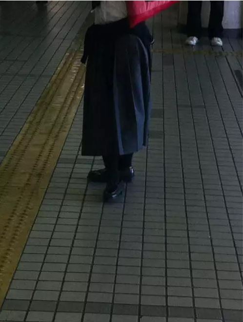 日本女高中生的裙子到底有多短？最後一張，叫人受不了啊！！