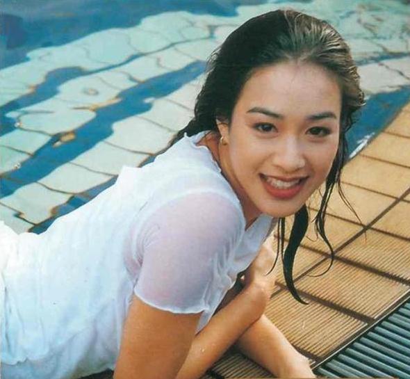鍾麗緹被婆婆嫌棄老，看了年輕舊照，網友：怎樣都輪不到你兒子！