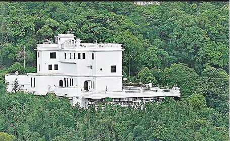 賭王妻子團豪宅：大房豪宅16億，三房僅1.6億，四房住皇宮！