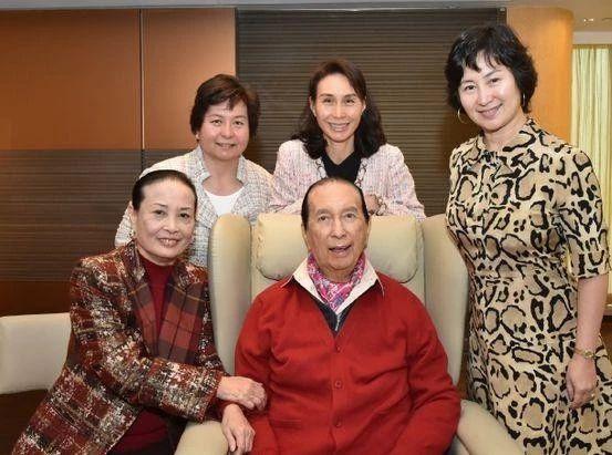 賭王妻子團豪宅：大房豪宅16億，三房僅1.6億，四房住皇宮！