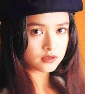 被譽為「1990年代最可愛女孩」葉蘊儀。14歲走紅23歲閃婚27歲「失婚跌落谷底」 如今46歲浴火重生美翻！