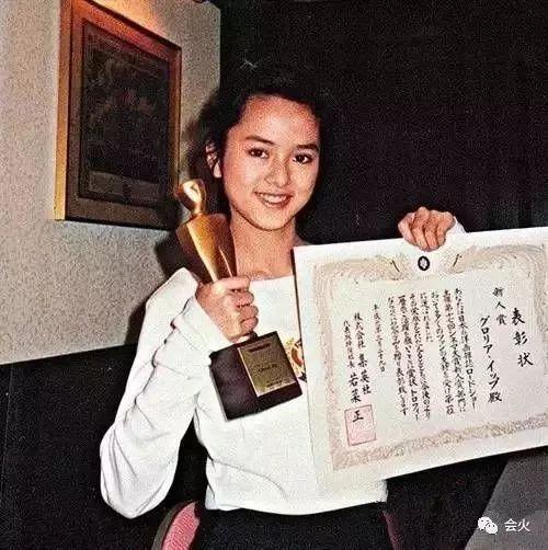 被譽為「1990年代最可愛女孩」葉蘊儀。14歲走紅23歲閃婚27歲「失婚跌落谷底」 如今46歲浴火重生美翻！