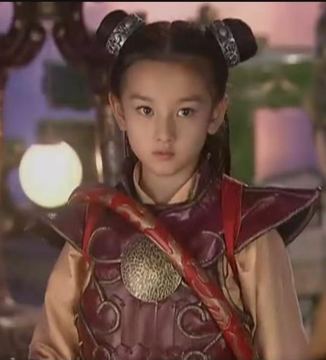 兩姐妹都是童星出道87年的姐姐完全不輸98年的妹妹，基因強大