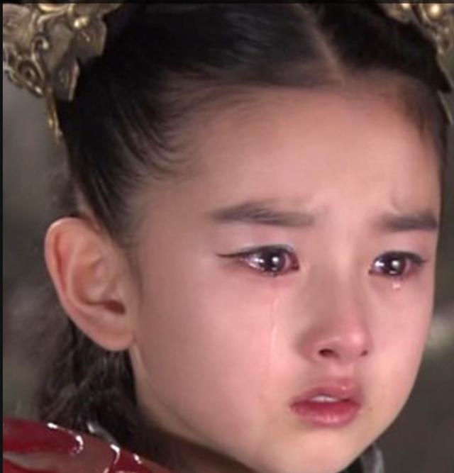 兩姐妹都是童星出道87年的姐姐完全不輸98年的妹妹，基因強大