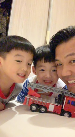恭喜！黑人公布喜訊：「媽媽又當阿嬤了」　全家人都超興奮「又多了一對雙胞胎」
