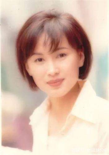 55歲陳秀雯帶兒還夫債十年，跟親妹反目，8年後近照曝光已離婚不做賢妻，網友：早該如此
