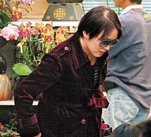 55歲陳秀雯帶兒還夫債十年，跟親妹反目，8年後近照曝光已離婚不做賢妻，網友：早該如此