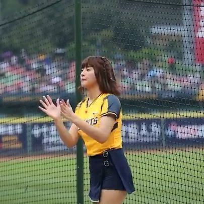 女神「峮峮」再度讓鄉民嘆為觀止！