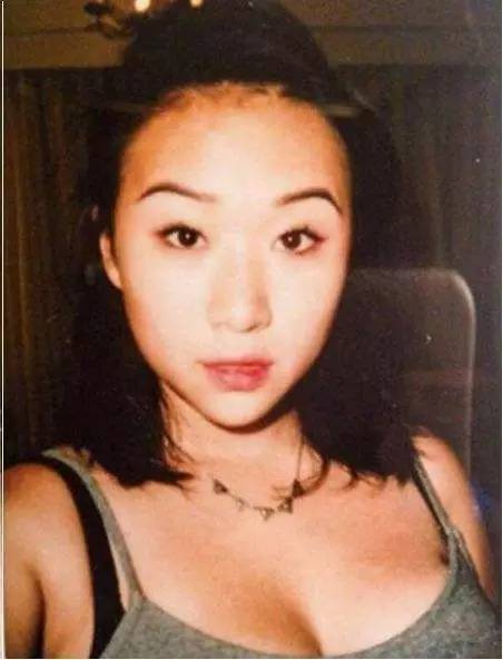 林憶蓮21歲女兒「李喜兒」好優秀！遺傳媽媽好身材、爸爸音樂天份~被港媒直夸青出於藍