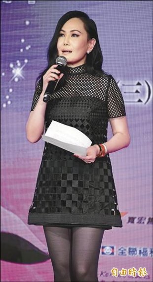 還不求婚？56歲江蕙傳「不結婚就等費玉清」　郭台銘說溜嘴「他們交往過」女方回應了 