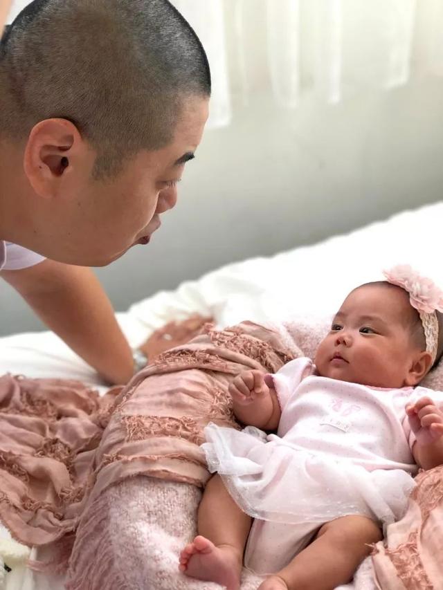 老婆早產大量失血切子宮保命！47歲知名男星：寶寶出生只有1.9磅！