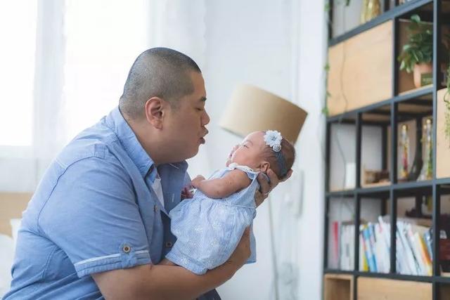 老婆早產大量失血切子宮保命！47歲知名男星：寶寶出生只有1.9磅！