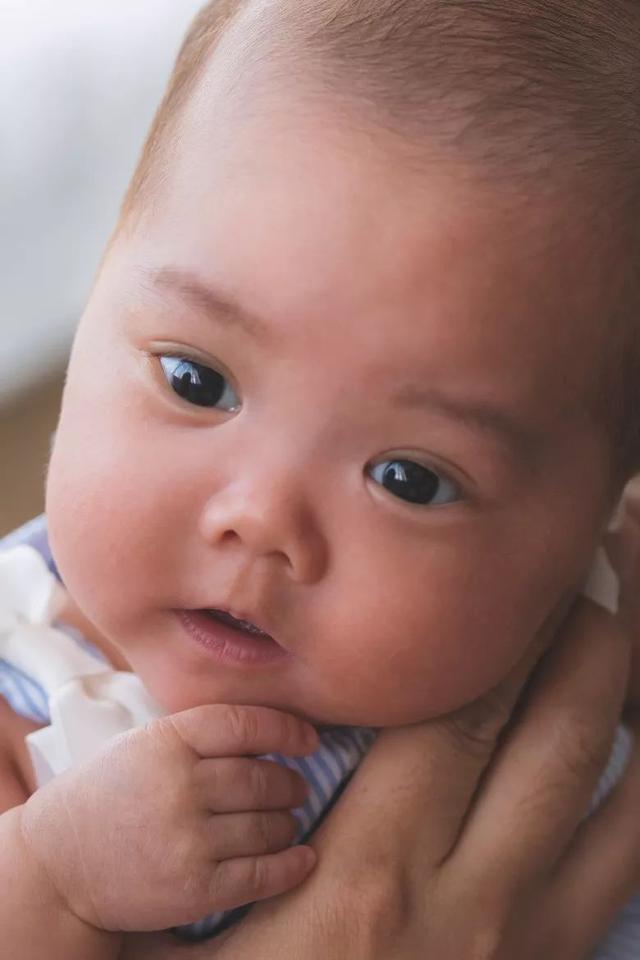 老婆早產大量失血切子宮保命！47歲知名男星：寶寶出生只有1.9磅！