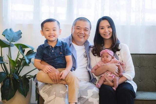 老婆早產大量失血切子宮保命！47歲知名男星：寶寶出生只有1.9磅！