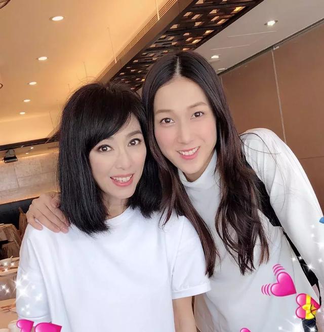 米雪跟妹妹「李莫愁」合影顯年輕，她跟男友相愛26年終是有緣無份