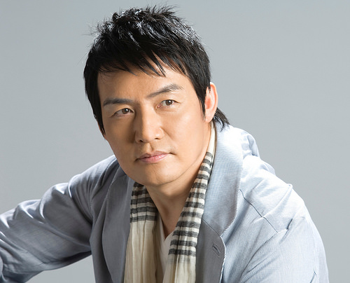  51歲「霍正奇」無預警宣布「告別演藝圈」竟是為了「小22歲的她」？！ 原來他萌生退意的原因是…