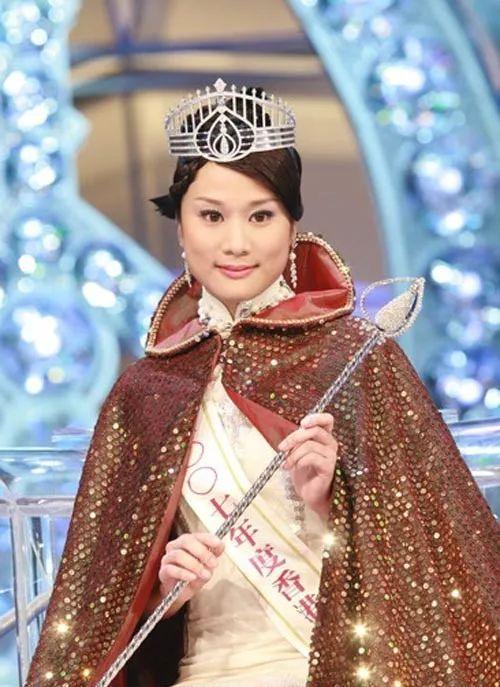 產後極速修身！36歲TVB港姐誕女四個月即拍劇：完美身形引熱議！