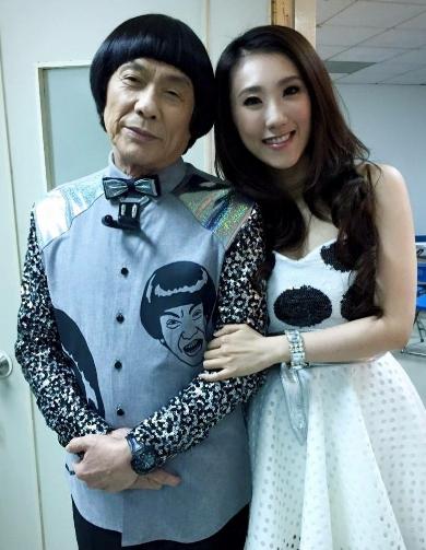 豬哥亮逝世2年！謝金燕首曬25年前父女照 網淚：有洋蔥... 原來姐姐心目中的父親一直沒離開！