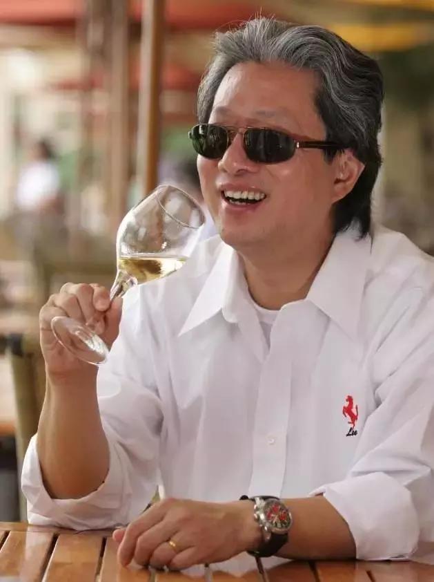 背叛劉德華遭豪門拋棄，靠低保生活，40歲翻身再嫁豪門風光無限