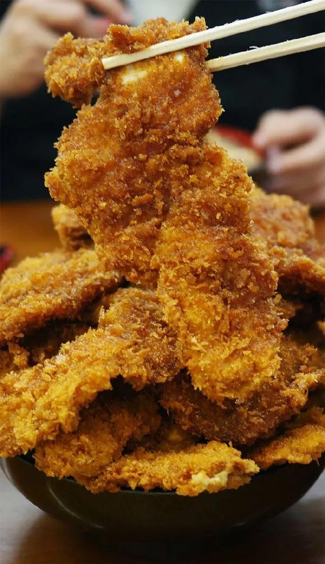 日本美食有多野？炒麵有18斤，叉燒能養活一家4口，香菜用盆裝！