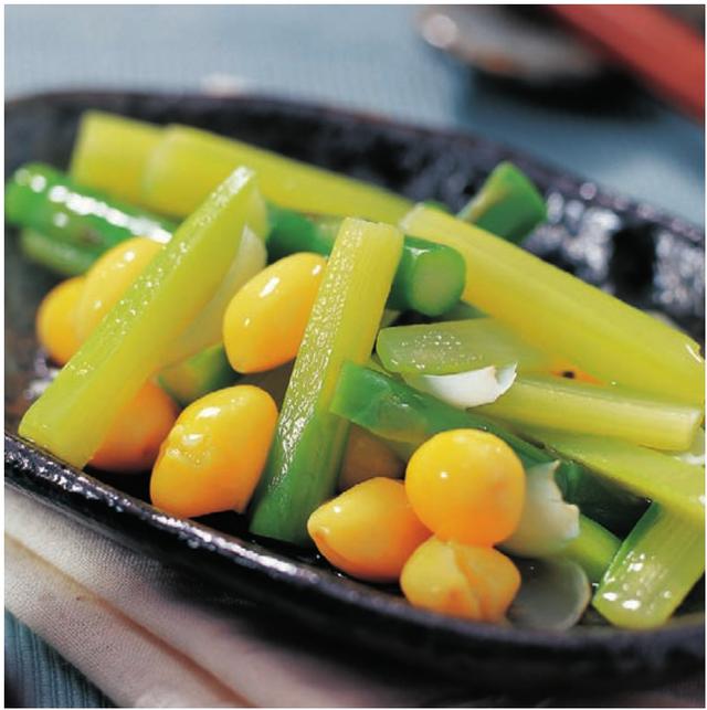 三絲魷魚：魷魚洗凈，切絲，玉蘭片切絲