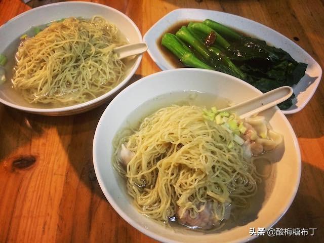 論起下面的功夫，街坊們只認這家老飯堂，一碗豬油撈麵堅持了22年