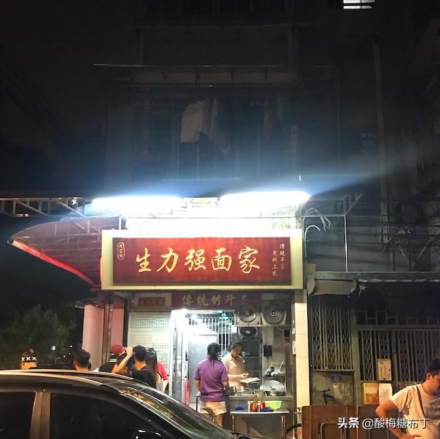論起下面的功夫，街坊們只認這家老飯堂，一碗豬油撈麵堅持了22年