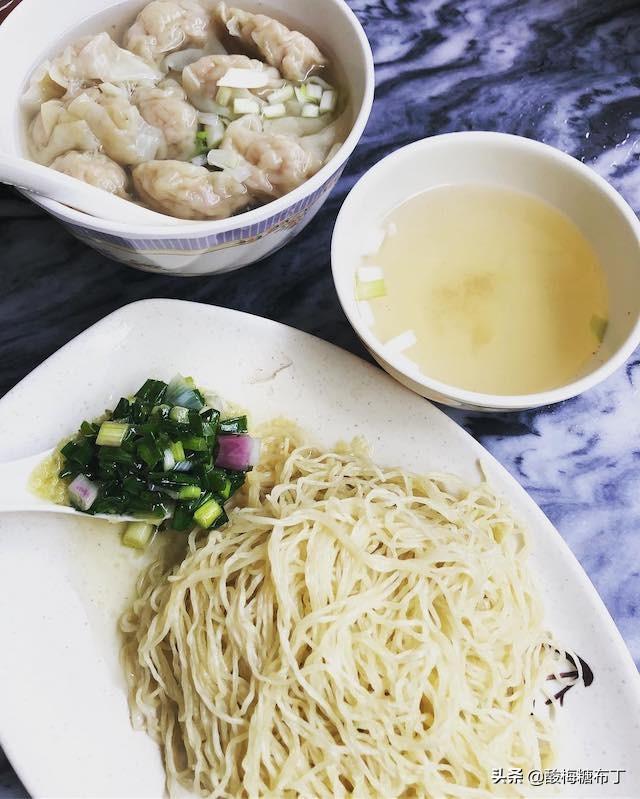 論起下面的功夫，街坊們只認這家老飯堂，一碗豬油撈麵堅持了22年