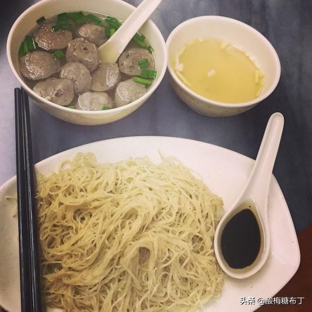 論起下面的功夫，街坊們只認這家老飯堂，一碗豬油撈麵堅持了22年