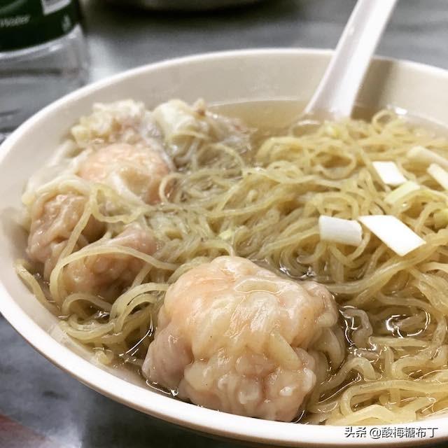 論起下面的功夫，街坊們只認這家老飯堂，一碗豬油撈麵堅持了22年