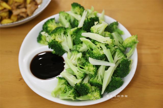 一家四口的晚餐，5菜1湯，簡單卻美味，婆婆直誇我會過日子