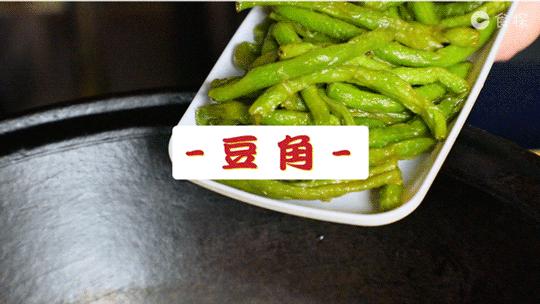 「肚子餓嗎，帶你去吃面啊，大鐵盆兒裝的！」