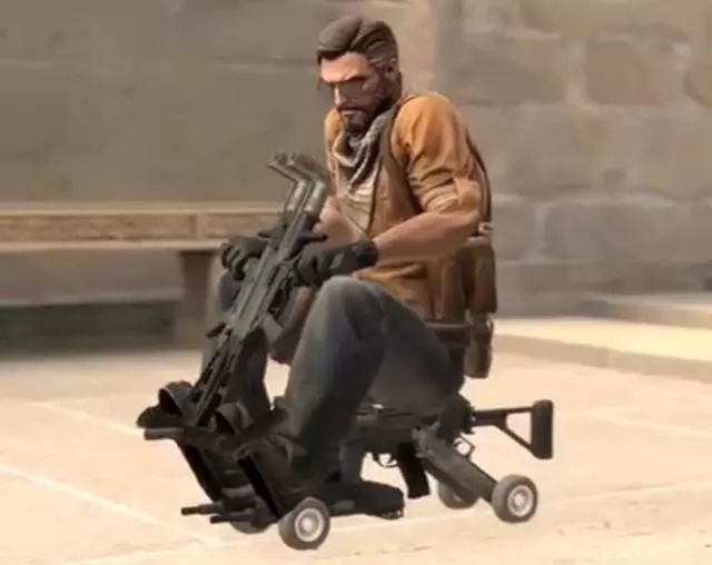 PUBG玩家自製高科技 能當車開的M249