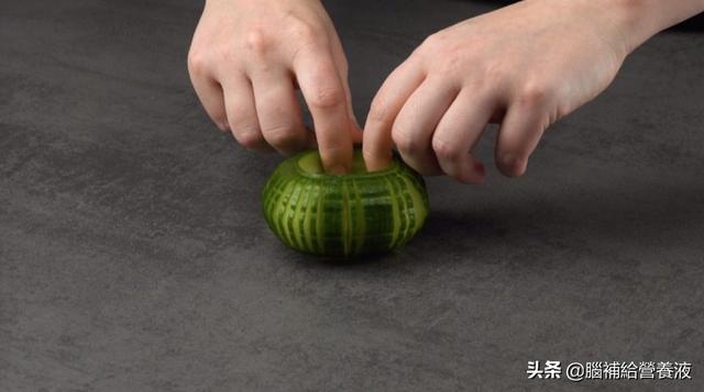 漂亮的裝飾：蔬果雕刻；當你這樣切黃瓜，它將變成一門可口的藝術