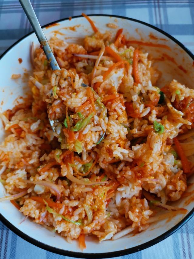 炎熱的夏天來了 清涼爽口的佐餐小菜不可少 改良的拌飯也很適口