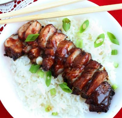 「帶著柴柴買叉燒飯」老闆暴怒：怎能給毛孩吃這？聽完原因淚流滿面