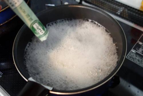 燉骨頭湯時出現泡沫，是肉的精華還是髒東西？很多人一直吃錯了